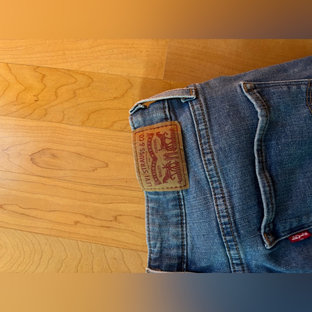 Straight Skinny Levi’s Blue Jeans
